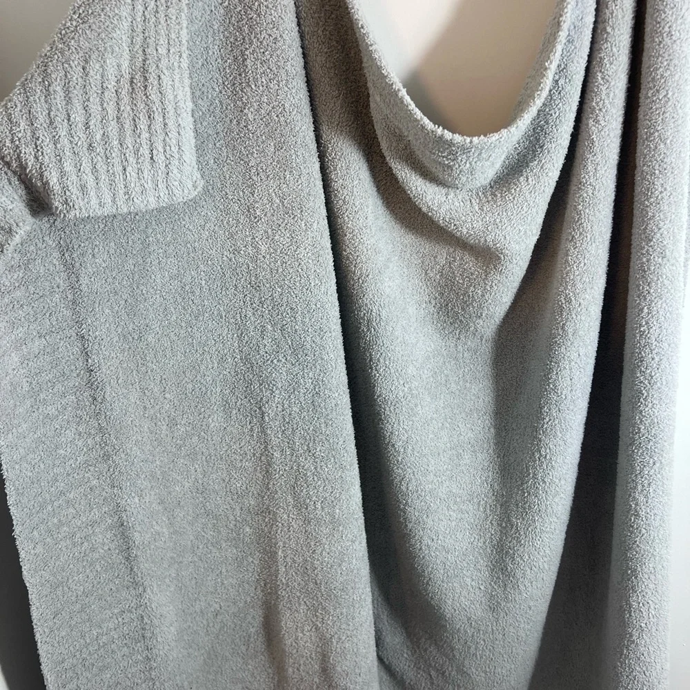 Barefoot dreams CozyChic throw blanket  Barefoot Dreams